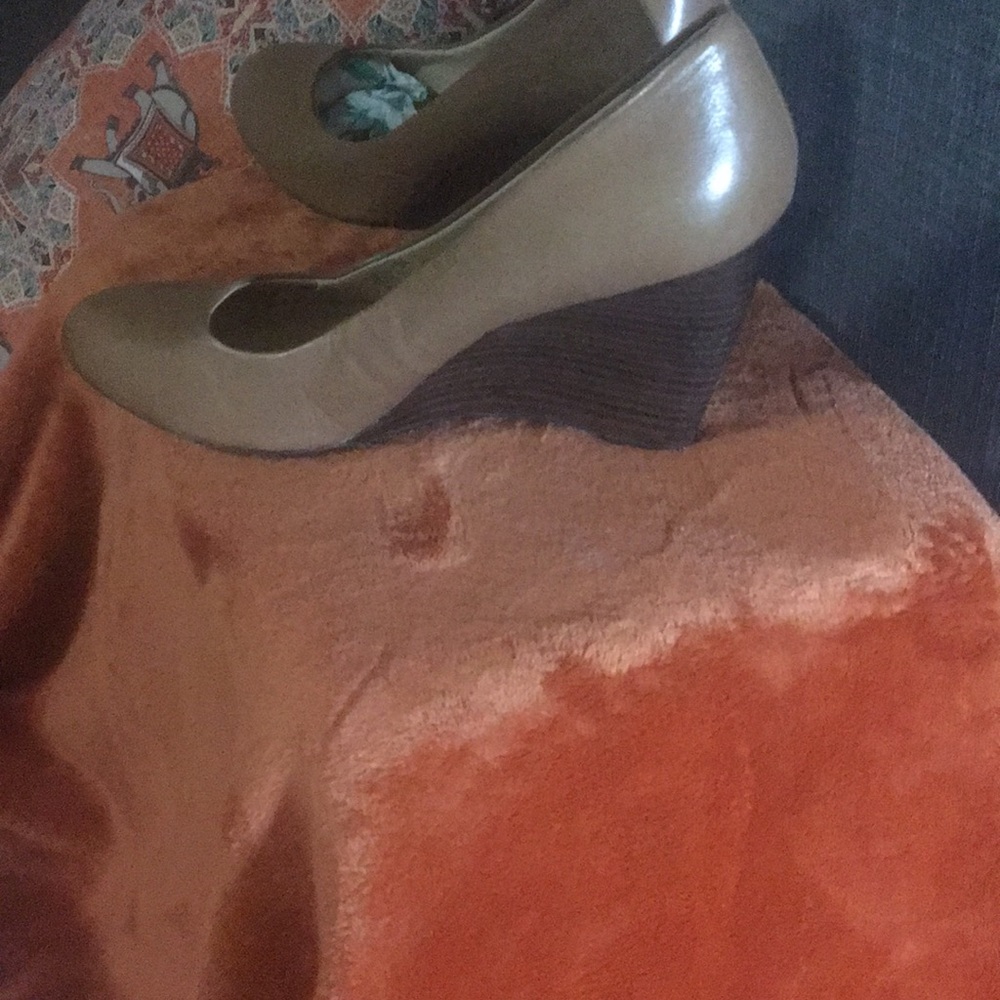 Shoes - Picture 3 of 3